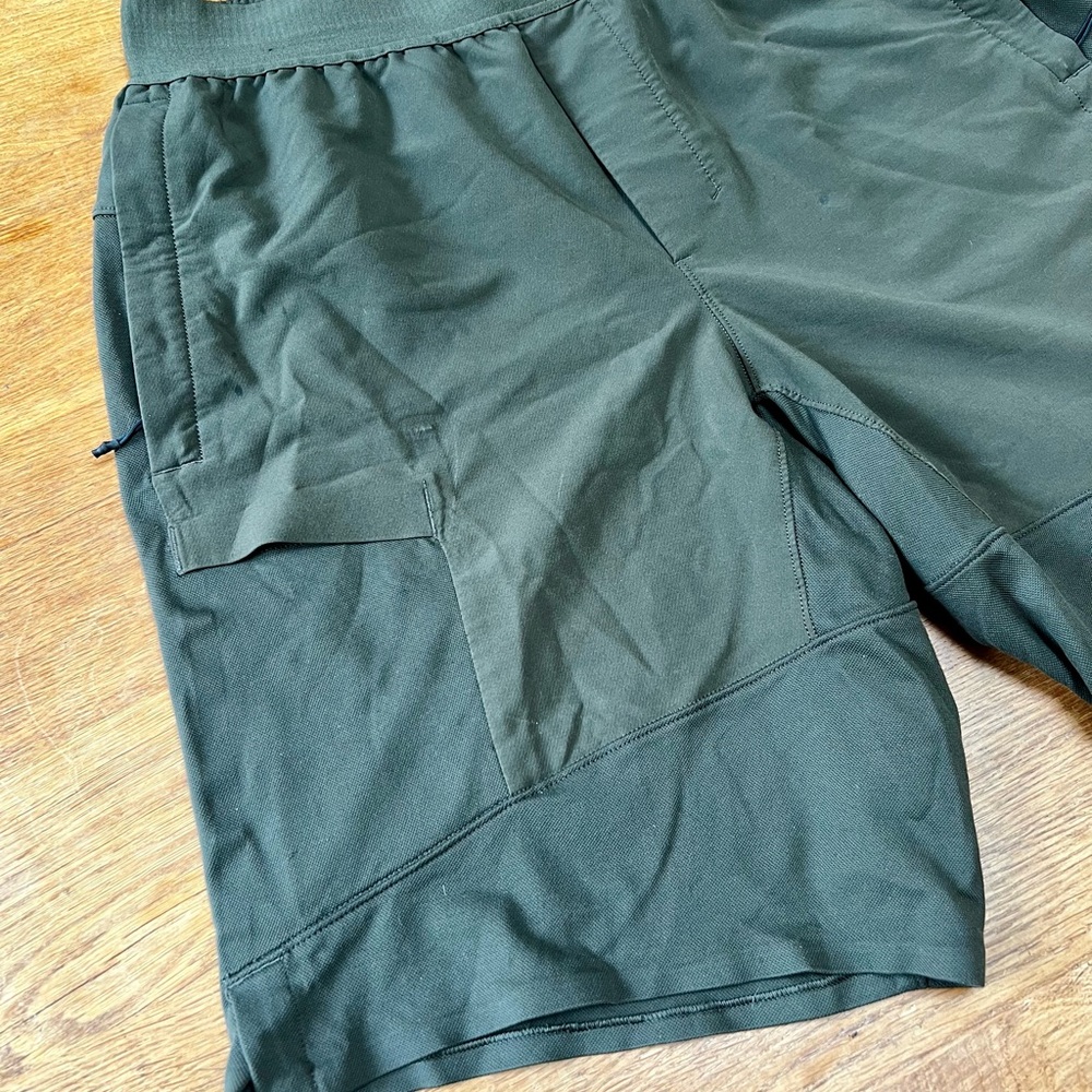 Lululemon Train Shorts 9” Inseam Men’s Small